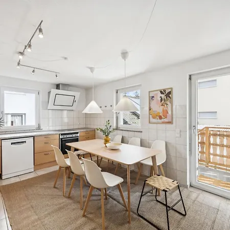 Kaiserstuhl Oase - 4br, Kueche, Tv's, Waschtrockner, Innenhof *